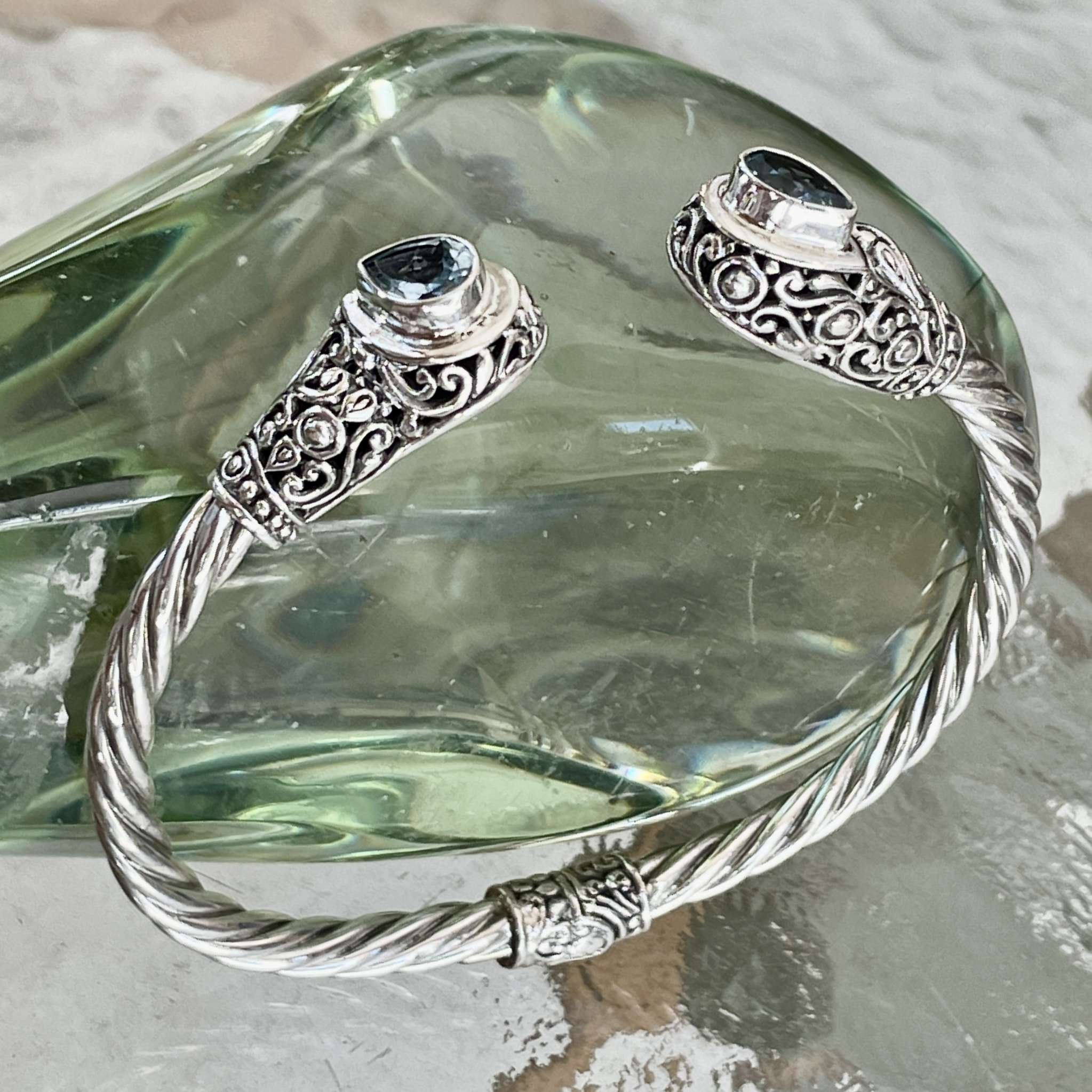 (HANDMADE 925 BALI STERLING SILVER HINGE BRACELETS WITH BLUE TOPAZ)